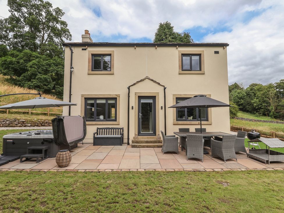An outdoor area with a patio and furniture at Wood Cottage in Winterburn