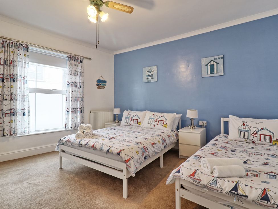 Walton Beach Holiday Lets - First Floor Apartment - Suffolk & Essex - 1163024 - thumbnail photo 4