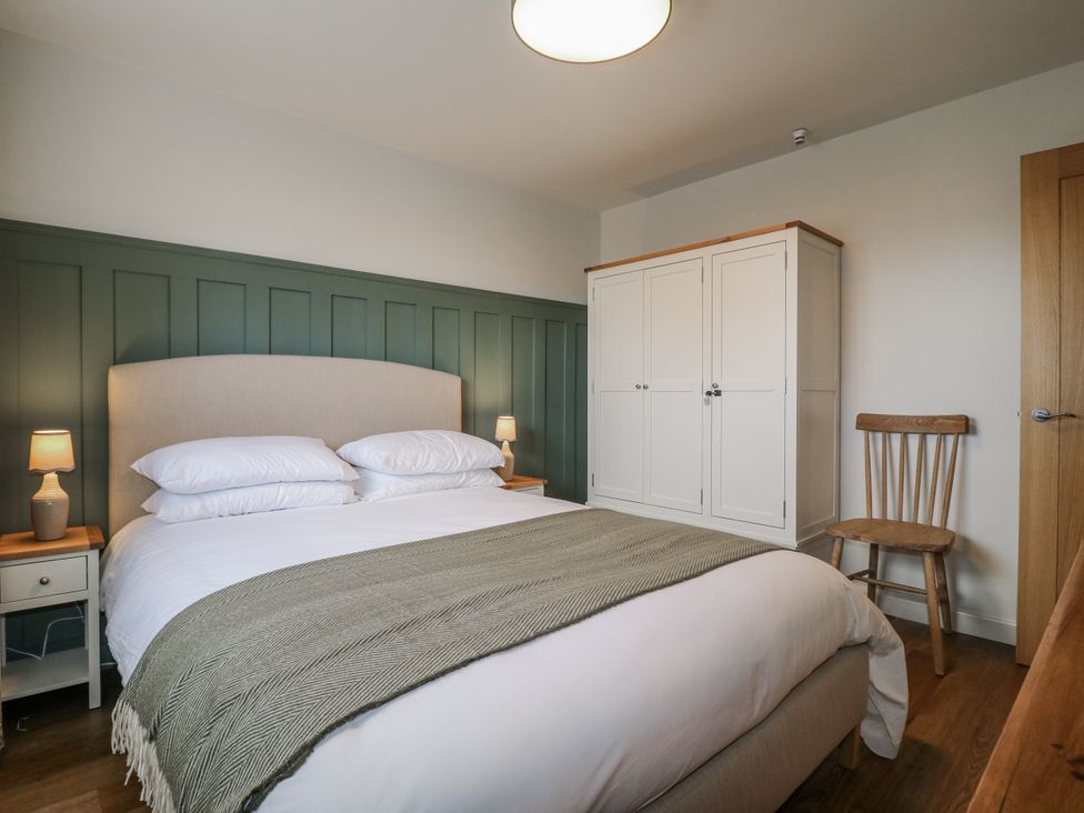 A bedroom with a bed and wardrobe at 6 Pine Walk in Uttoxeter