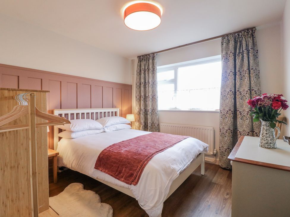 A bedroom with a bed and wardrobe at 6 Pine Walk in Uttoxeter