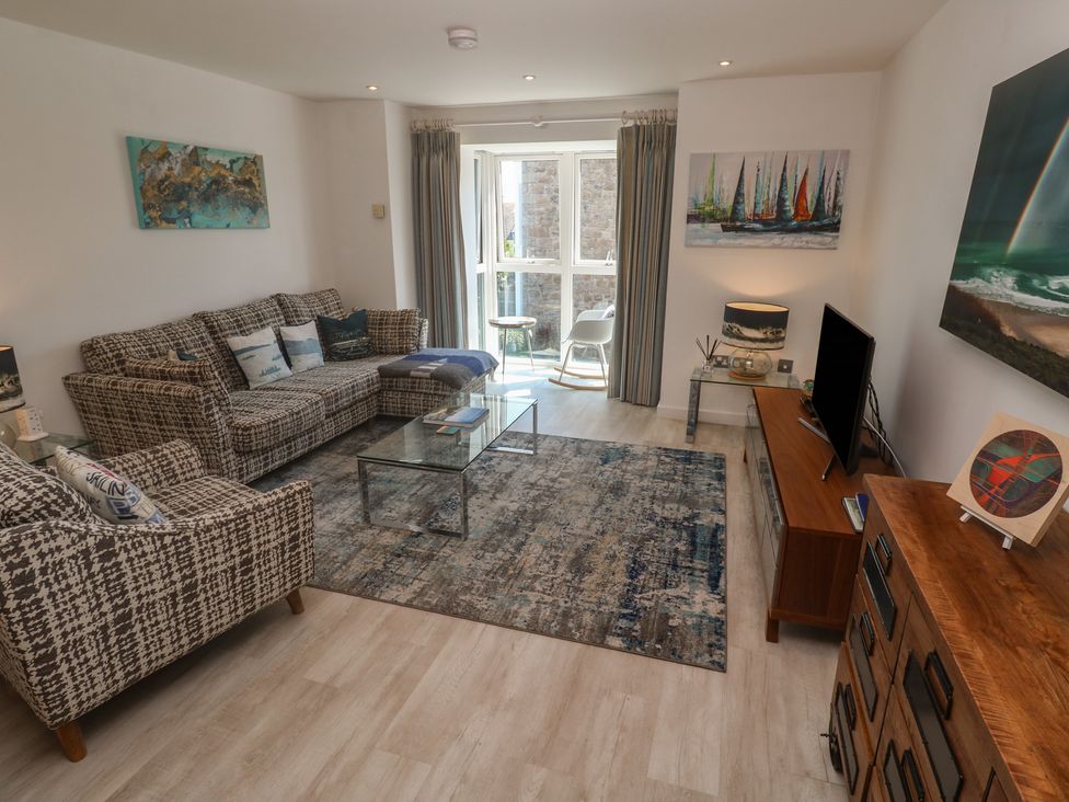 A living room with furniture and decor at The Trick in Carbis Bay