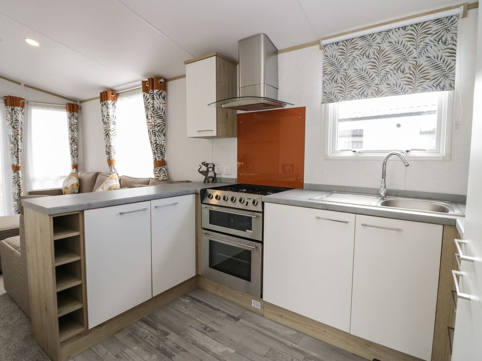 A kitchen with an oven and sink at Ash in Denny