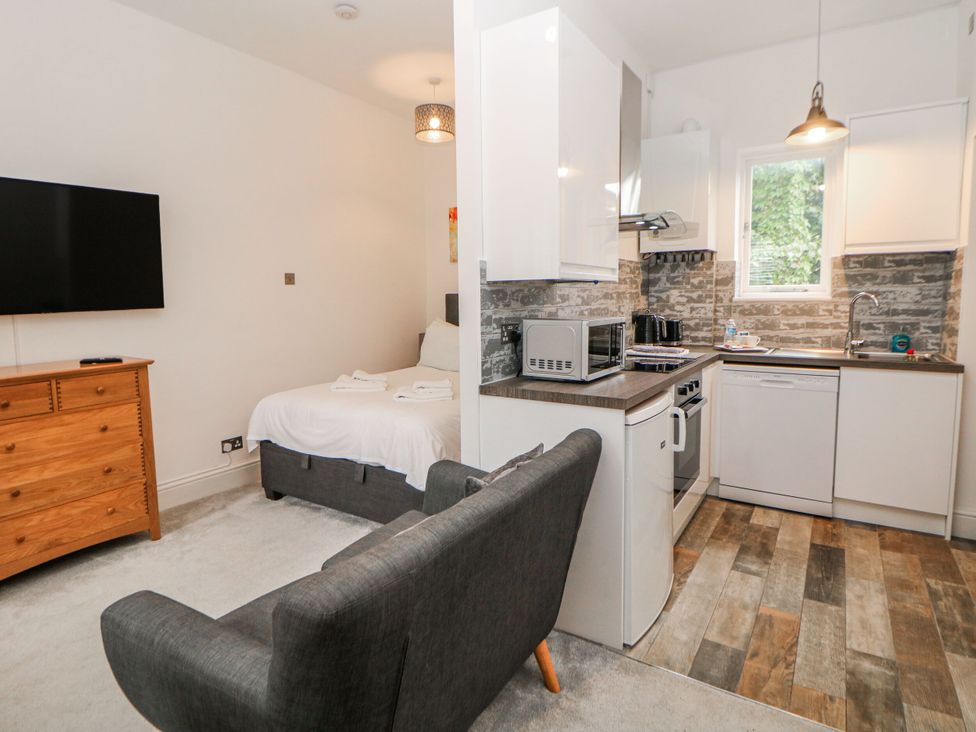 A studio with a kitchen area and sleeping space at Riber in Matlock Bath
