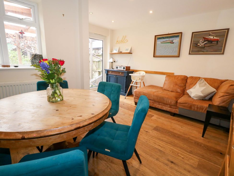 A dining room with a table and chairs at Garden Retreat in Swanage