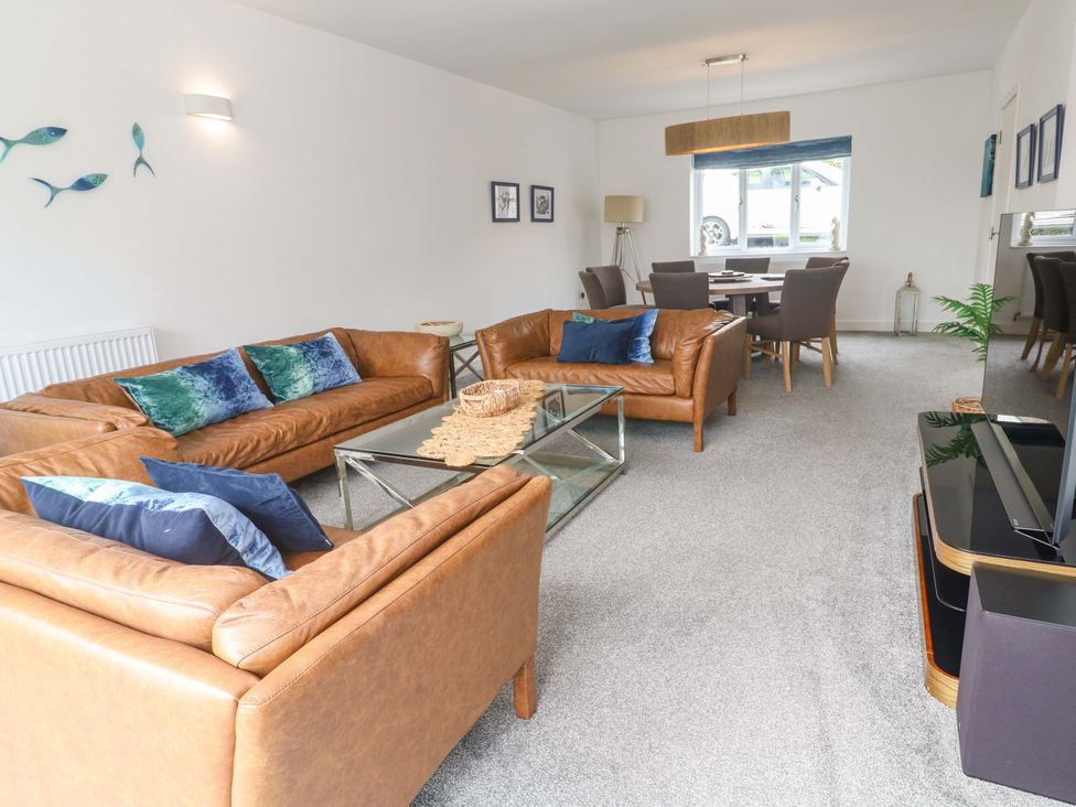 A living room with sofas and a dining area at Miramar in St. Ives