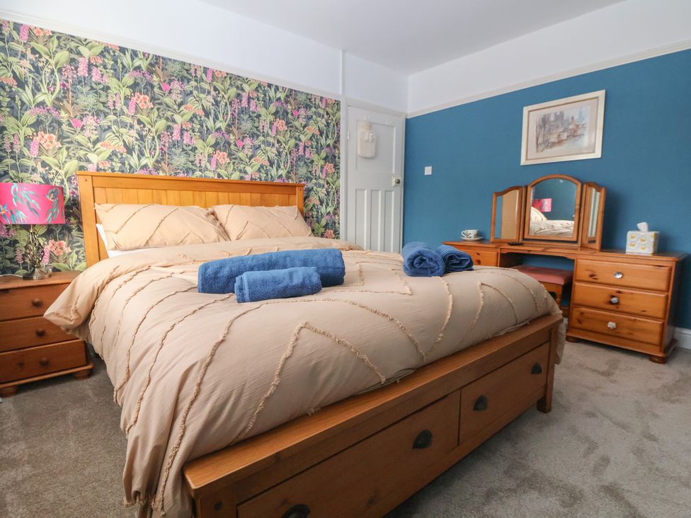 A bedroom with a bed and a dressing table at 57 Broadway West in Chester