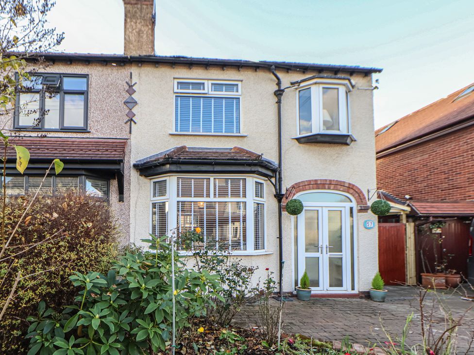 A house with a garden at 57 Broadway West Chester
