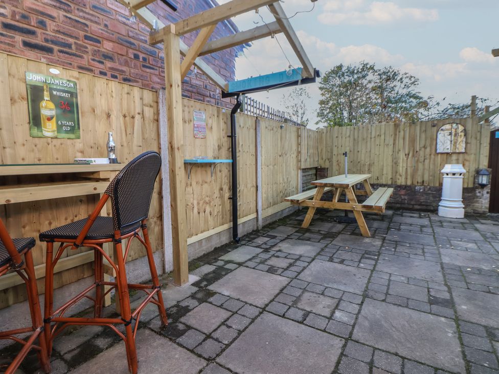 A garden with a table and bar stools at 57 Broadway West Chester
