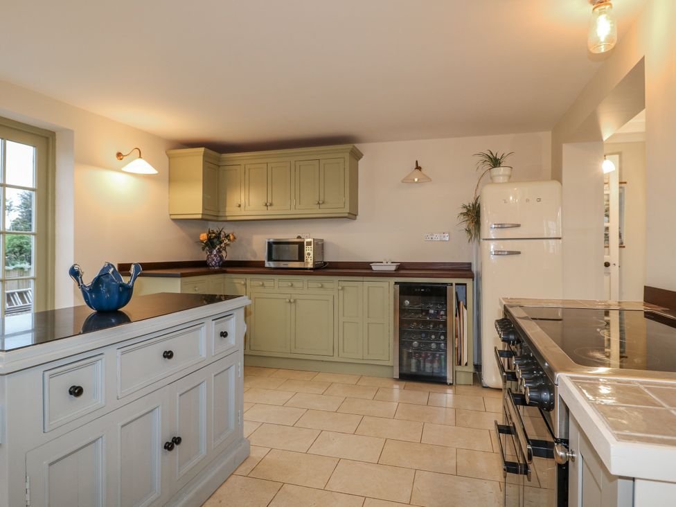 A kitchen with cabinets and appliances at Gapstile in Abbots Bromley