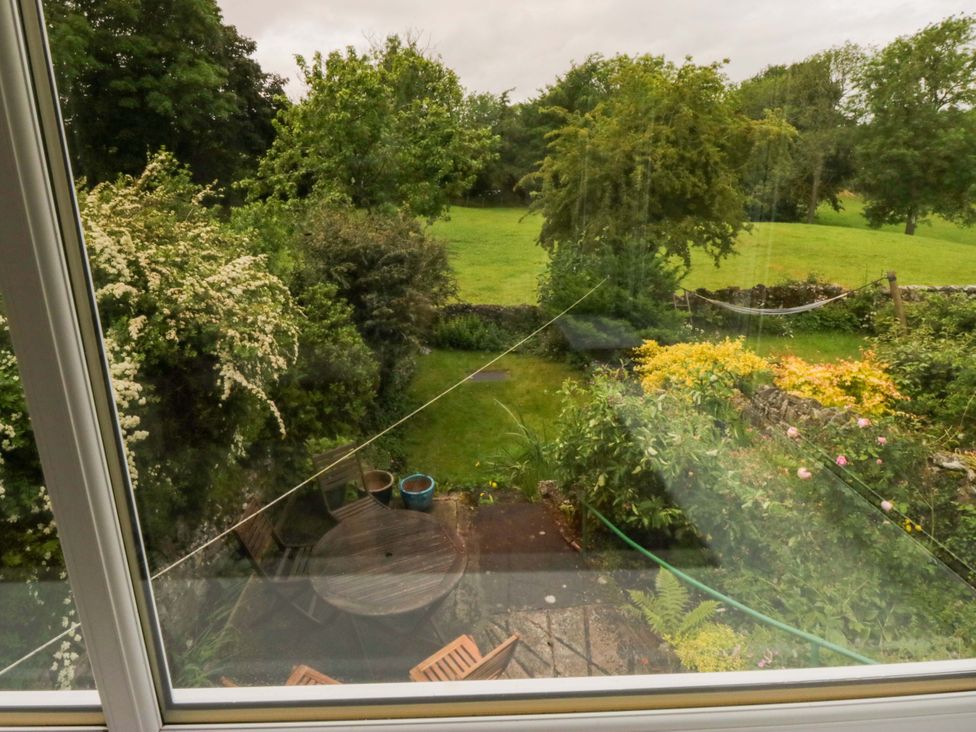 A garden view with a table and chairs at 28 Rock Villas in Carnforth