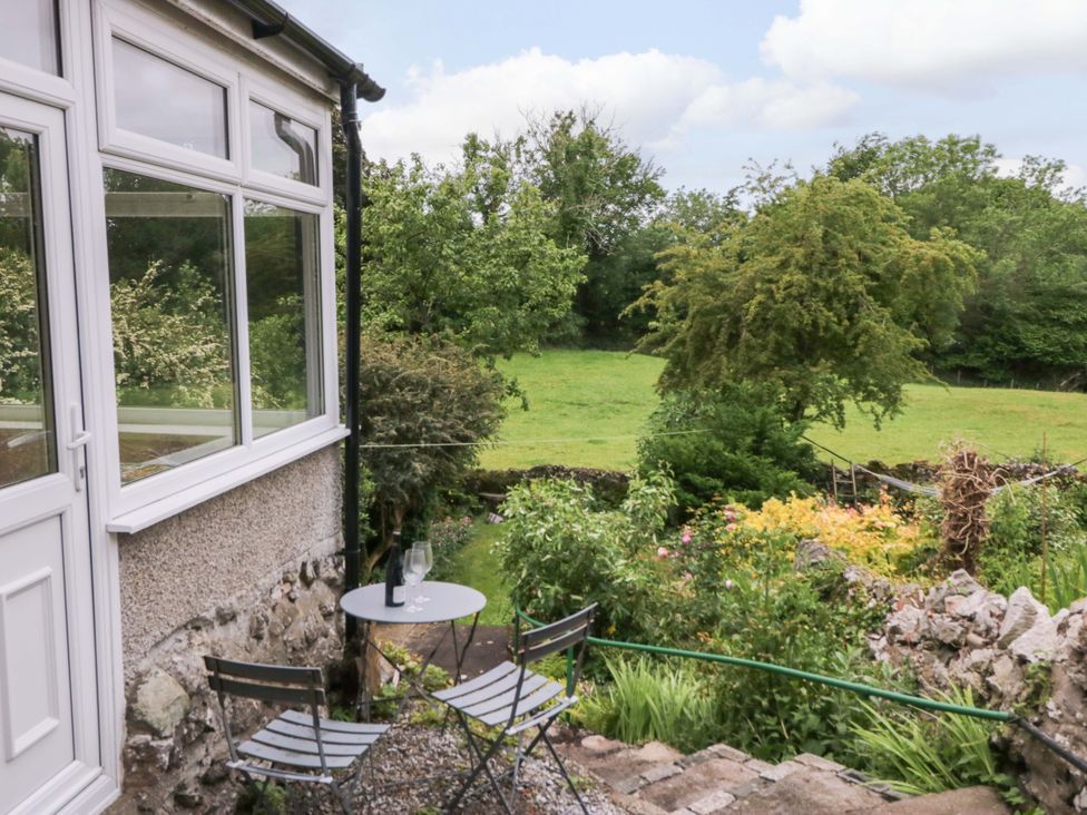 A garden with a table and chairs at 28 Rock Villas in Carnforth