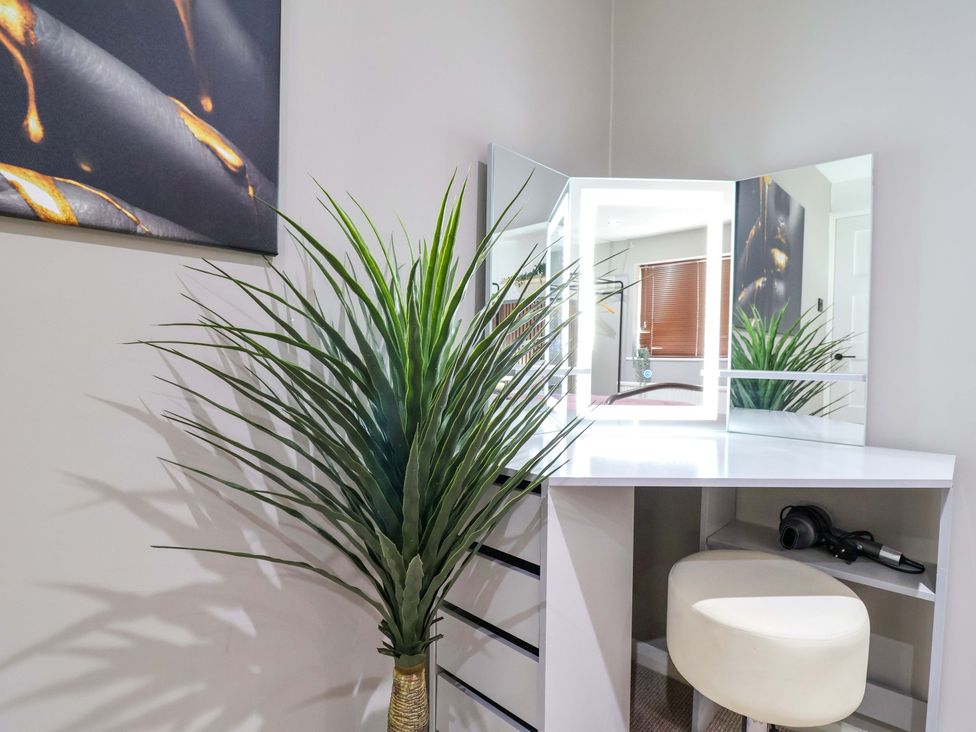 A dressing room with a vanity mirror and plant at Steam and Stay @ Hoole in Chester