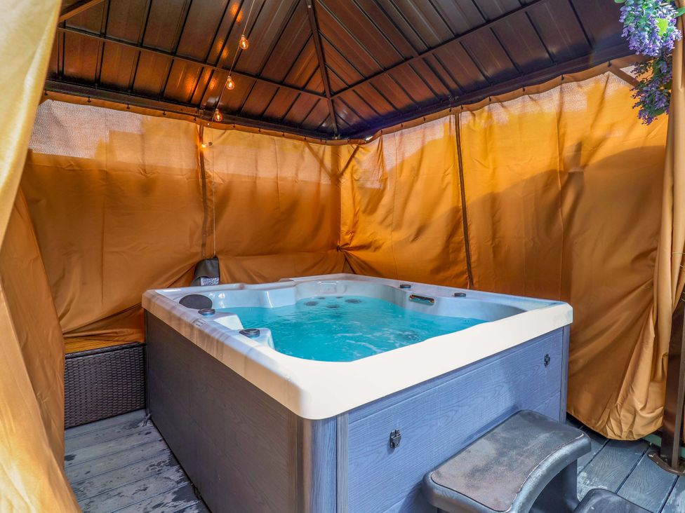A hot tub in a tented outdoor space at Steam and Stay @ Hoole in Chester