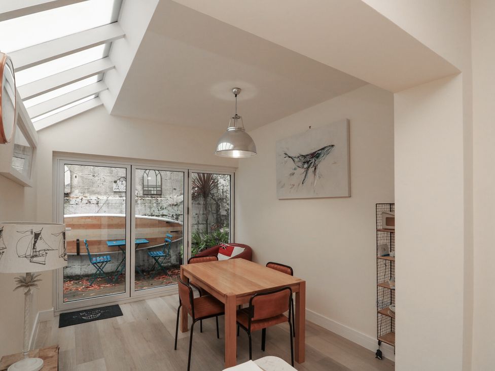 A dining area with a table and chairs at Full Deck in Dartmouth