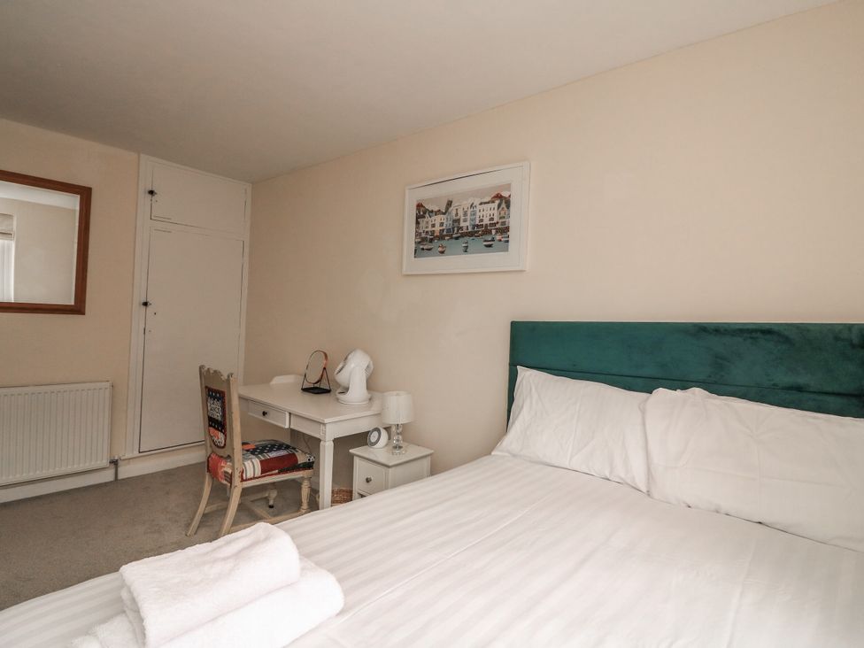 A bedroom with a bed and desk at Full Deck in Dartmouth