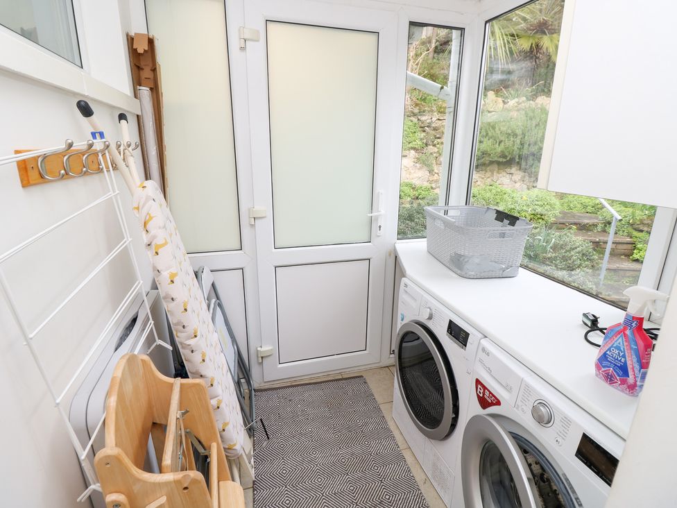 A laundry room with a washing machine and dryer at Tall Timbers in Ventnor