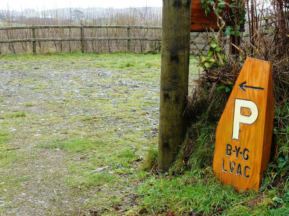 A parking sign near a gravel path at Bryn Y Garreg Cottage - The Wireless Free Farm (No Tech!) Llangadfan near Llanwddyn
