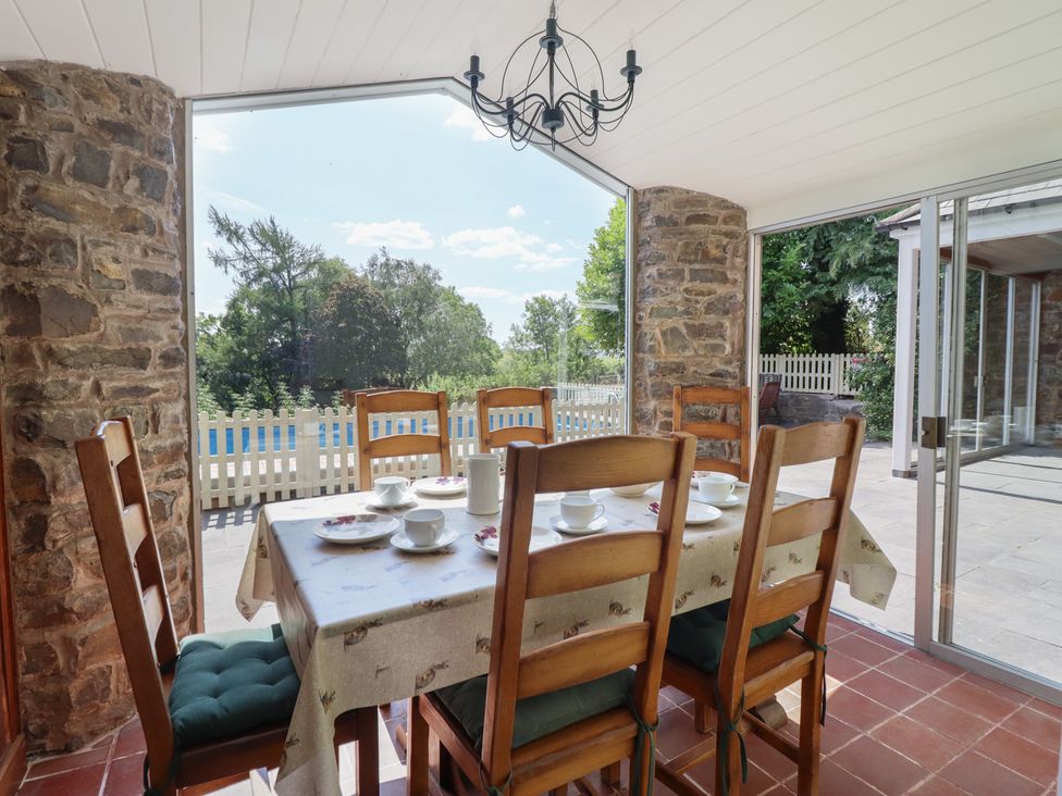A dining room with a table and chairs at Bryn Y Garreg Cottage - The Wireless Free Farm Llangadfan near Llanwddyn