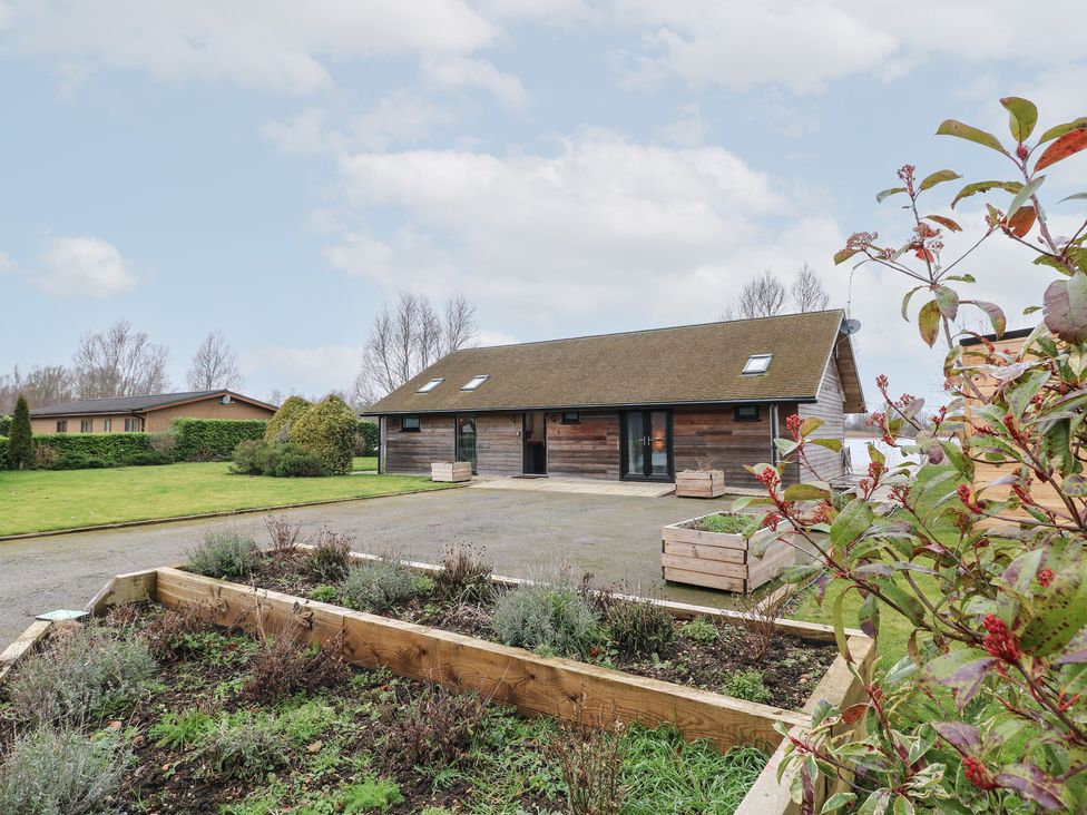 Tranquil Waters Cabin - Lincolnshire - 1164162 - thumbnail photo 2