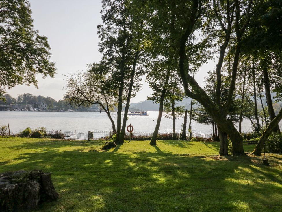 Tree House, Partial Lake Views - Lake District - 1164164 - thumbnail photo 38