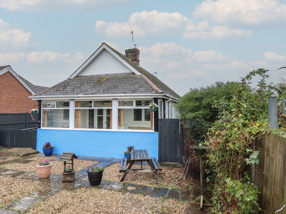 A house with a garden at Orby Cottage in Chapel St Leonards