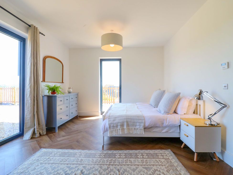 A bedroom with a bed, dresser and window at Little Yeat Farm (4 Bed/2 Bath) Aylesbury