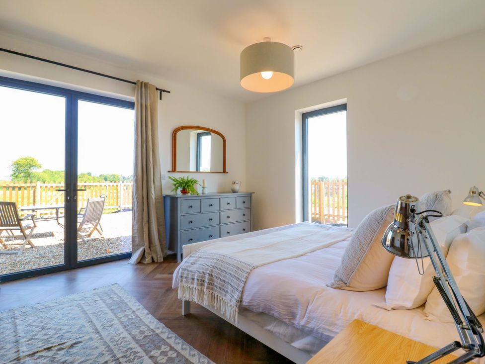 A bedroom with a bed and dresser at Little Yeat Farm (4 Bed/2 Bath) in Aylesbury