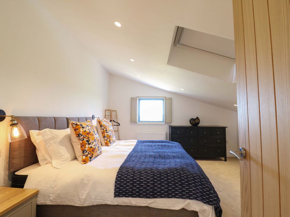 A bedroom with a bed and window at Little Yeat Farm in Aylesbury