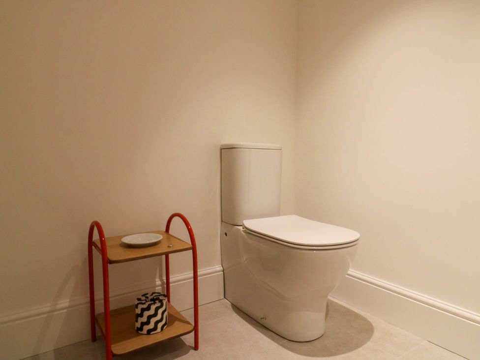 A bathroom with a toilet and a shelf at Little Yeat Farm (4 Bed/2 Bath) Aylesbury