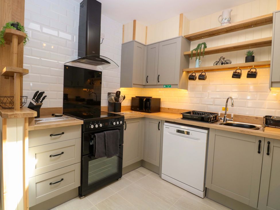A kitchen with appliances and storage at Rainbow's End in Swanton Morley