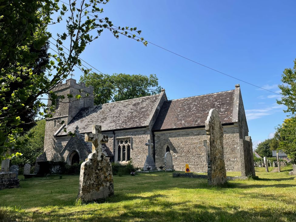 A church with a graveyard at Vinney Cottage Owermoigne