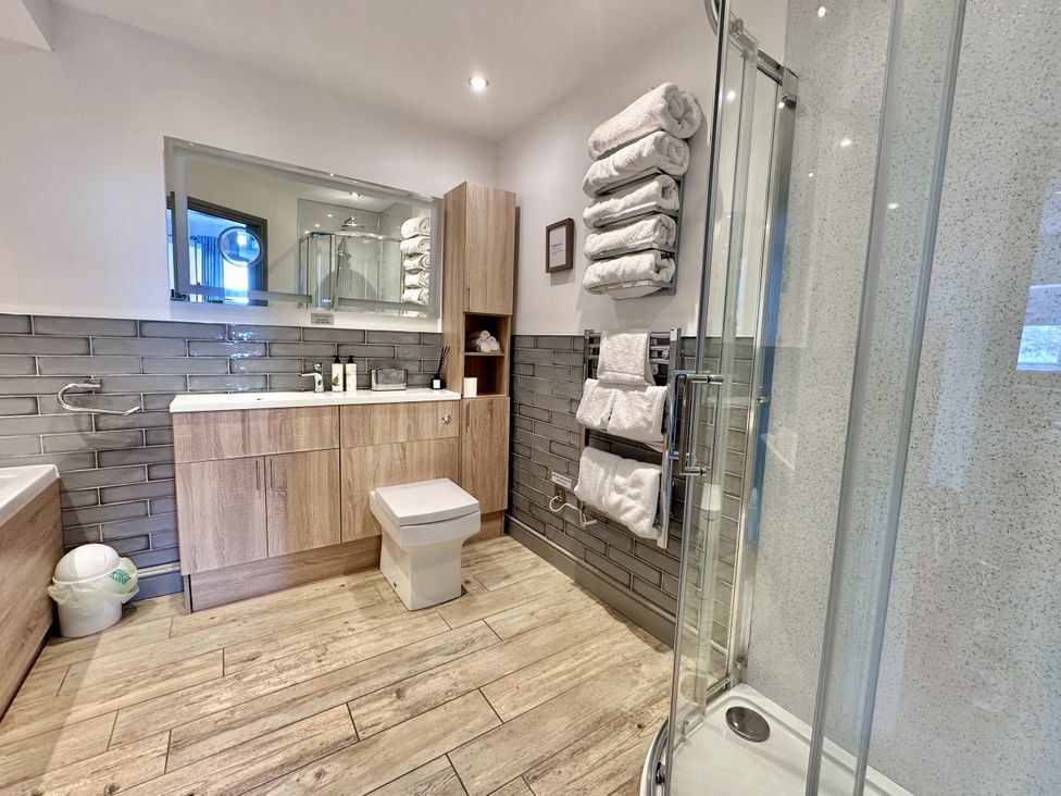 A bathroom with a sink, toilet, and shower at Parlour Barn Leek