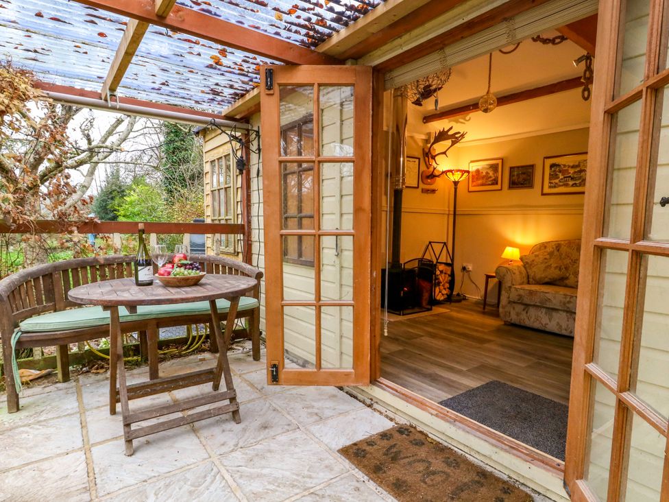 The Cabin at Little Timbers - Hampshire - 1164457 - thumbnail photo 20