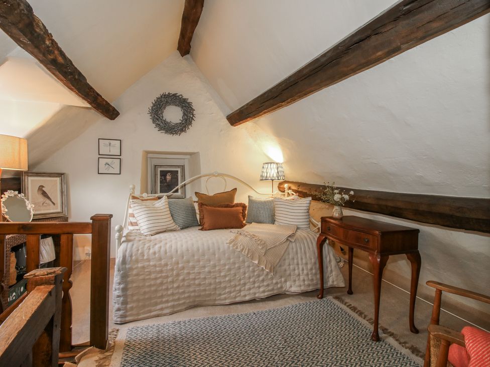 A bedroom with a bed and lamp at 8 Welsh Street Bishops Castle