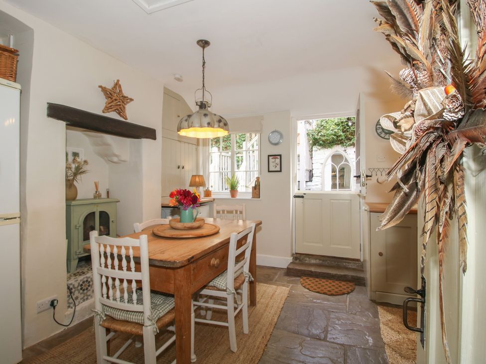 A kitchen with a table and chairs at 8 Welsh Street in Bishop's Castle