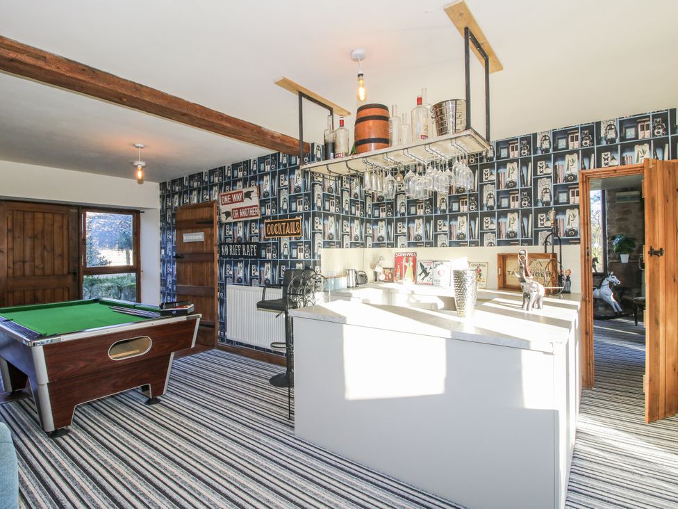A games room with a pool table and a bar at Upper Home Farm near Cardington