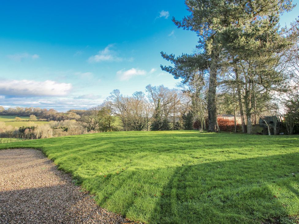 A garden with grass and trees at Upper Home Farm near Cardington
