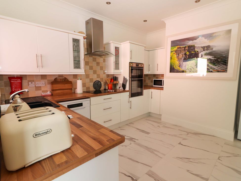 A kitchen with appliances and utensils at Rosemont in Adare