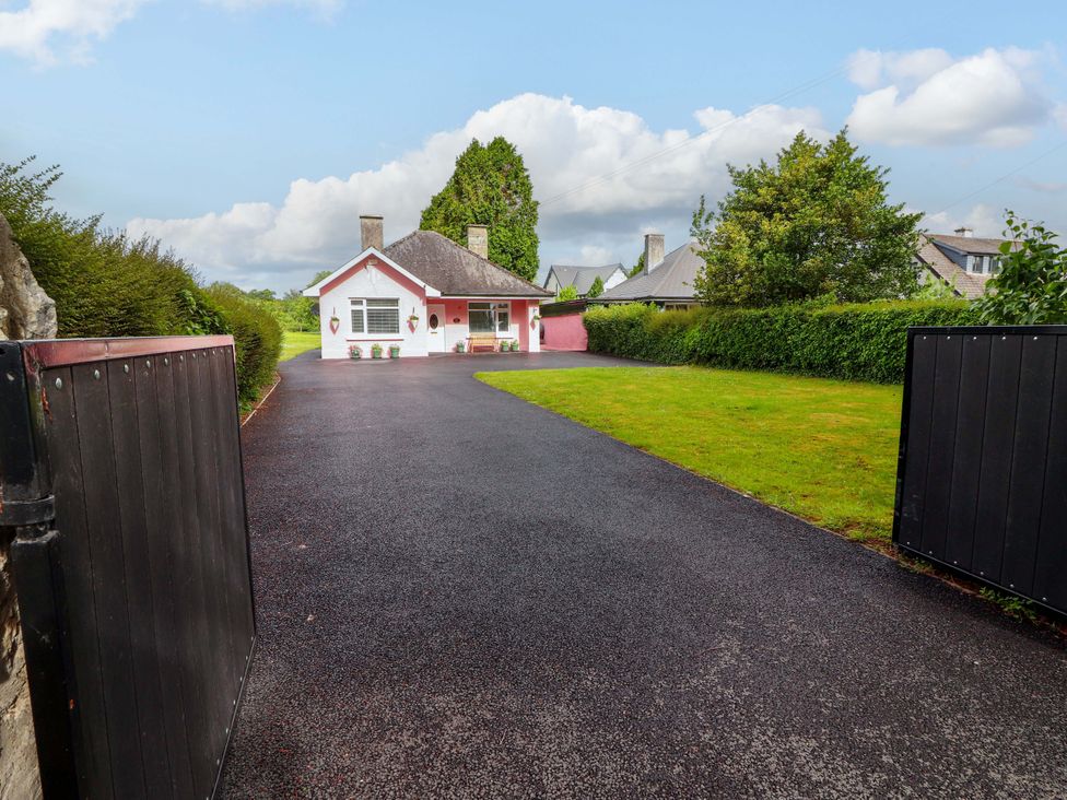 A house and driveway with gate at Rosemont Adare