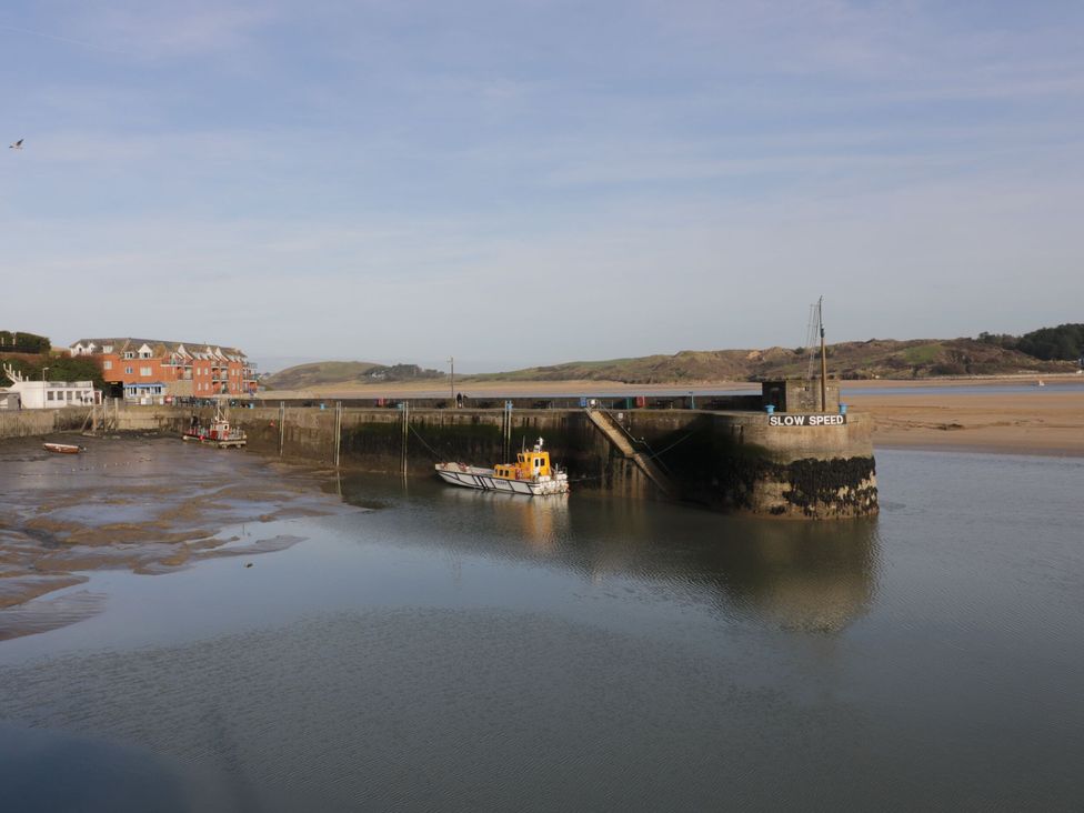 A harbor with boats docked near a pier and buildings in the background at Splatt Barn in Rock