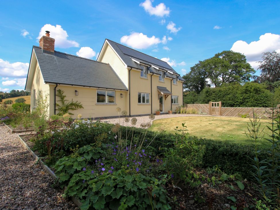 A house with a garden and fence at Hoddell Pitch Cottage Kinnerton near New Radnor