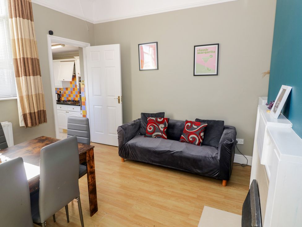 A living room with a sofa and dining table at Cosy Escape in Birmingham