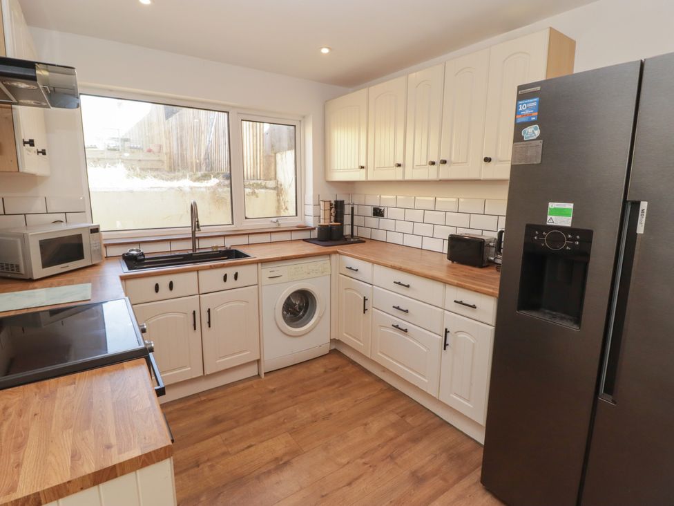 A kitchen with appliances and cabinets at 41 St. James Street Narberth