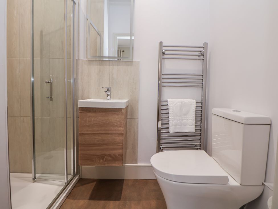 A bathroom with a shower, sink, and toilet at 33 Lorne Street Chester