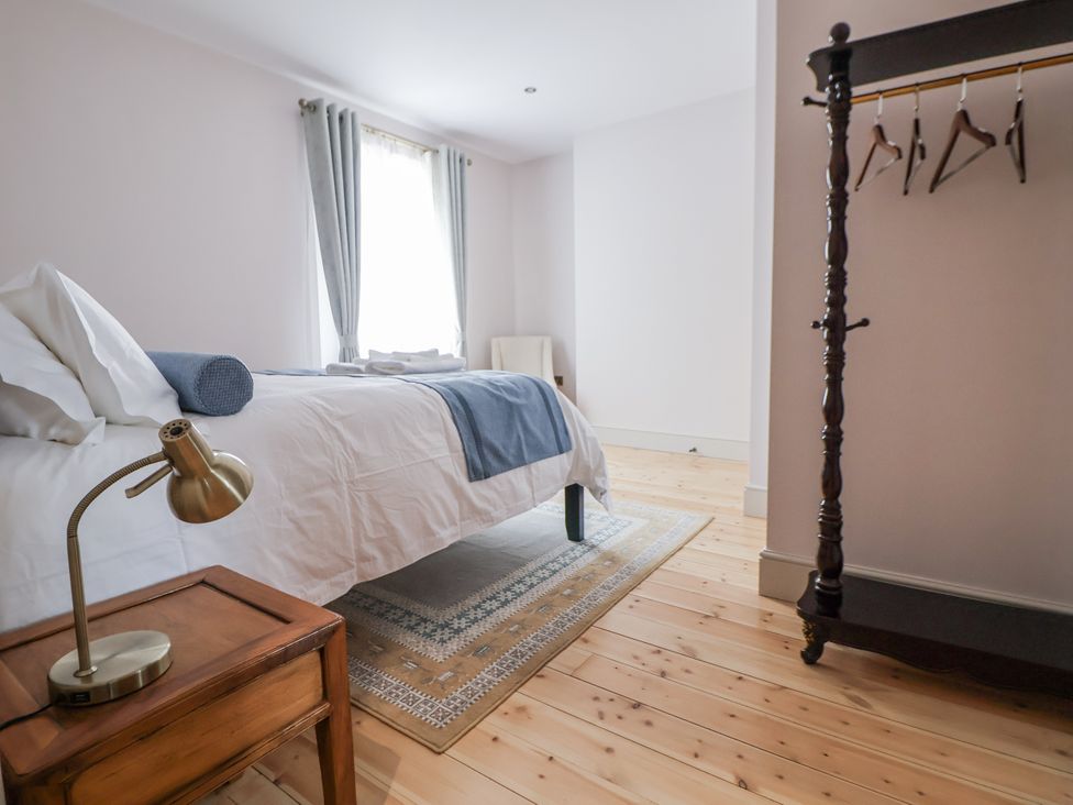 A bedroom with a bed and lamp at 33 Lorne Street Chester