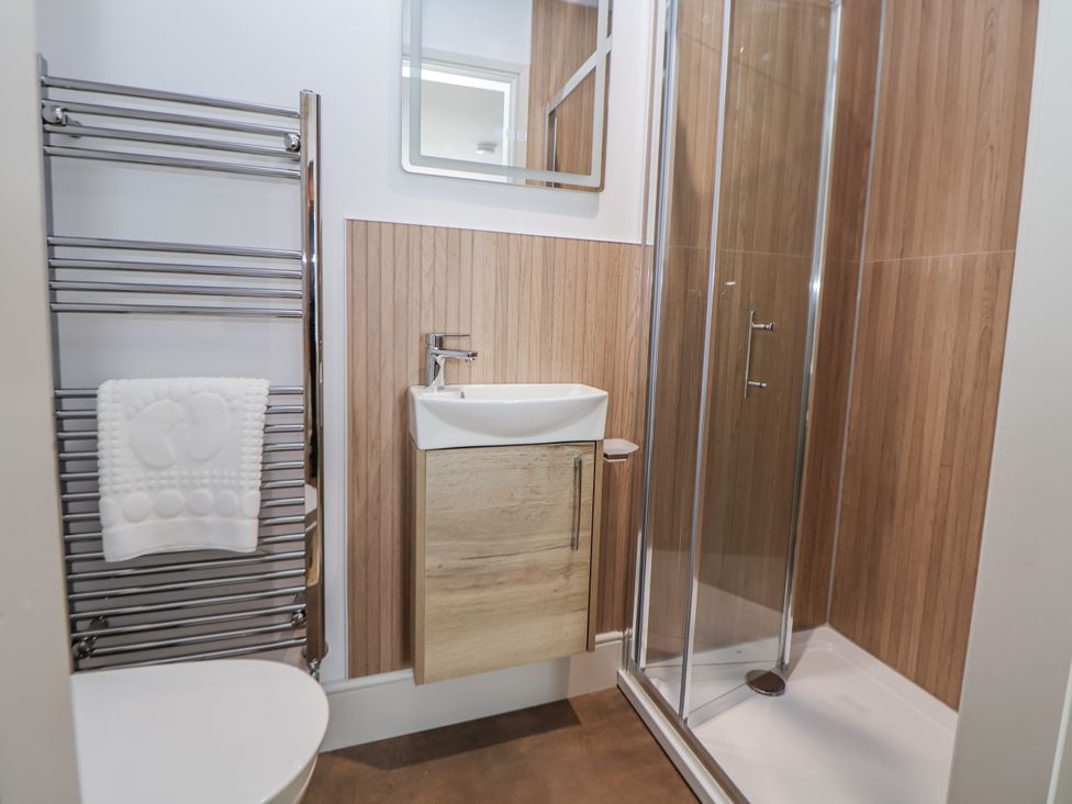 A bathroom featuring a sink, shower, mirror, towel rail, and toilet at 33 Lorne Street Chester