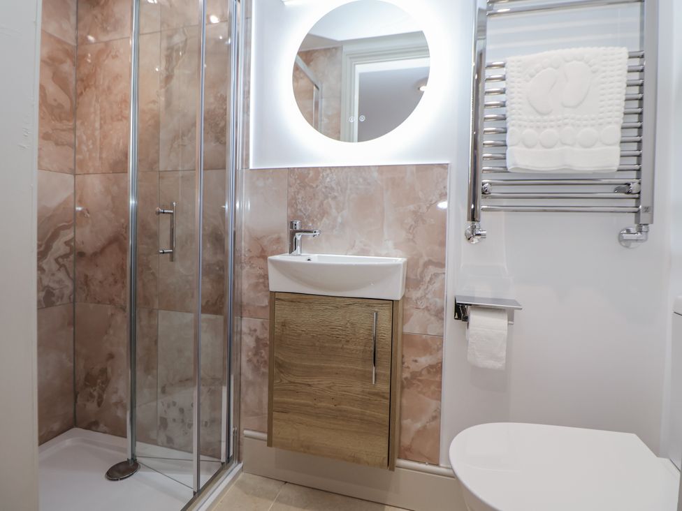 A bathroom with a shower, sink, and toilet at 33 Lorne Street in Chester