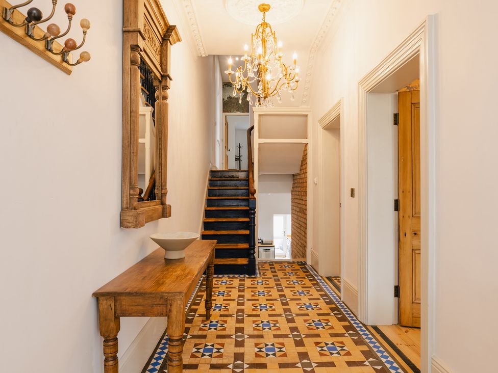 A hallway with a mirror and chandelier at 33 Lorne Street Chester