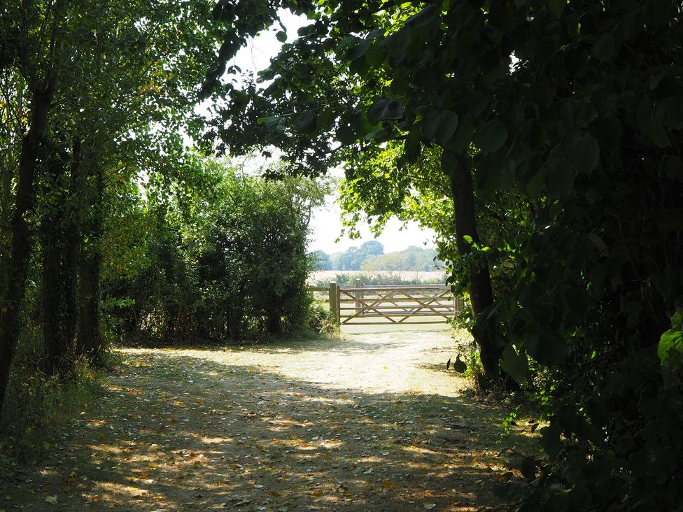 Chestnut Tree Barns: Cedar Cottage - Suffolk & Essex - 1165075 - thumbnail photo 11