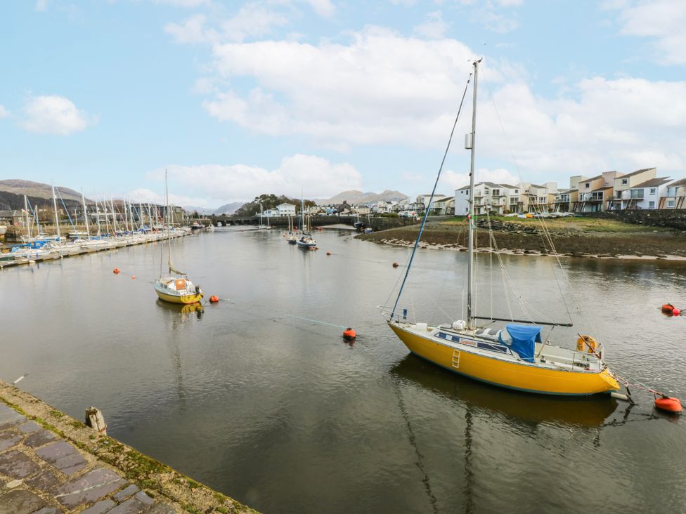 A marina with boats on water at Oakley View Apartment in Porthmadog
